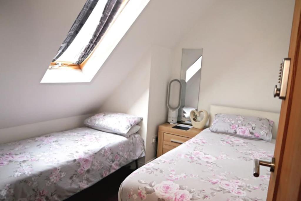 Hen & Stag Retreat Weekend Stay Sleeps 10 To 30 Тетфорд Екстериор снимка