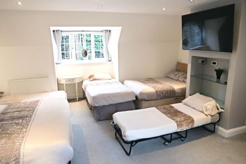 Hen & Stag Retreat Weekend Stay Sleeps 10 To 30 Тетфорд Екстериор снимка