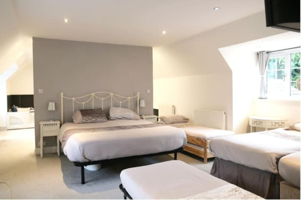 Hen & Stag Retreat Weekend Stay Sleeps 10 To 30 Тетфорд Екстериор снимка