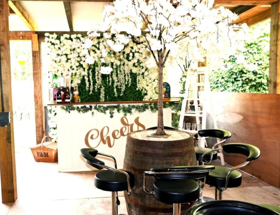 Hen & Stag Retreat Weekend Stay Sleeps 10 To 30 Тетфорд Екстериор снимка